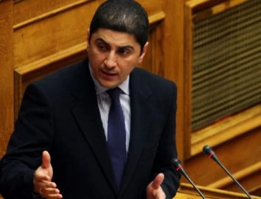 Λ.Αυγενάκης: «Τελικά δεν χρειάστηκε εγχείρηση για να αφήσει ο Πάνος την καρέκλα»